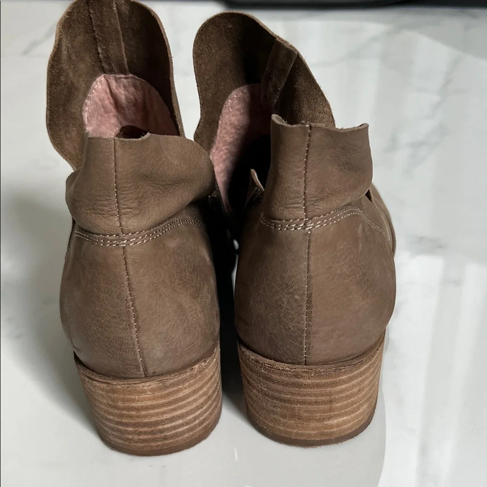 Seychelles Taupe Ankle Leather Boots